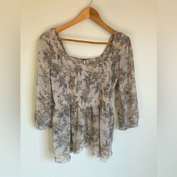 Free People Square Neckline Chiffon
Printed Top (M) - Picture 4 of 10